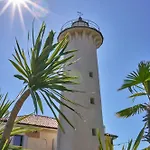 Seaview Delight - 2 Bedroom In Apartment *